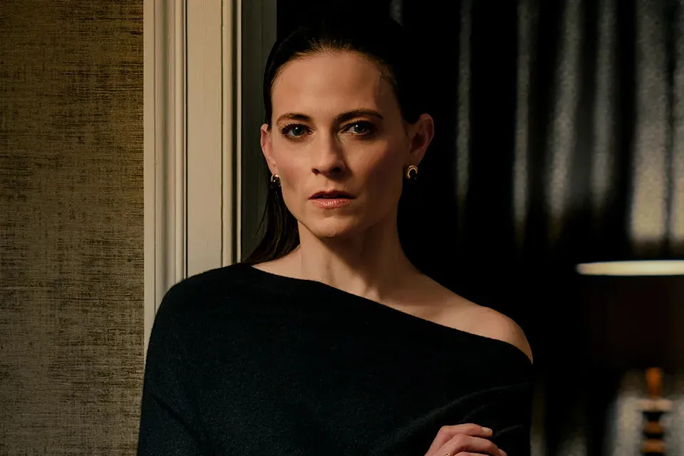 海外ドラマ『モブランド』イザベラ・ハリガン(ベラ)|俳優:ララ・パルヴァー(Lara Pulver)