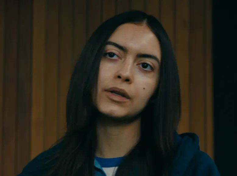 Netflixオリジナルシリーズ『背反の町』アレクサンドラ｜俳優：マイア・ジェイ(マイア・バスティダス)