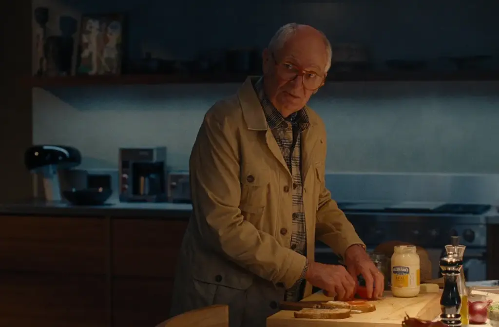 Netflix映画『ジェイ・ケリー』キャスト|ジム・ブロードベント(ピーター・シュナイダー役)