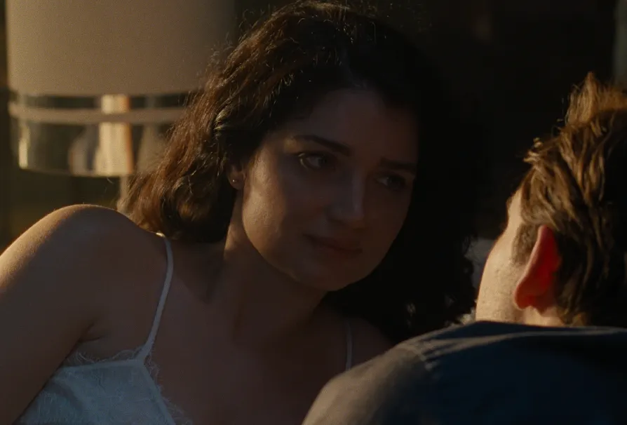 Netflix映画『ジェイ・ケリー』キャスト|イブ・ヒューソン(ダフネ役)