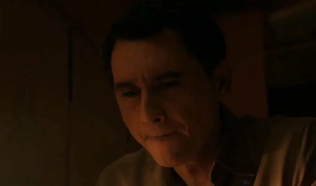 『プルリブス』キャスト｜カルロス・マヌエル・ベスガ(マヌッソス・オビエド役)