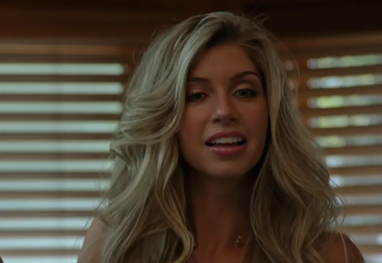 『ハンティング・ワイブス』キャスト｜アリー・デベリー
(テイラー役)