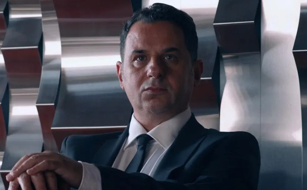 映画『サブスタンス』キャスト｜ヴァンサン・コロンブ(スーツの男役)