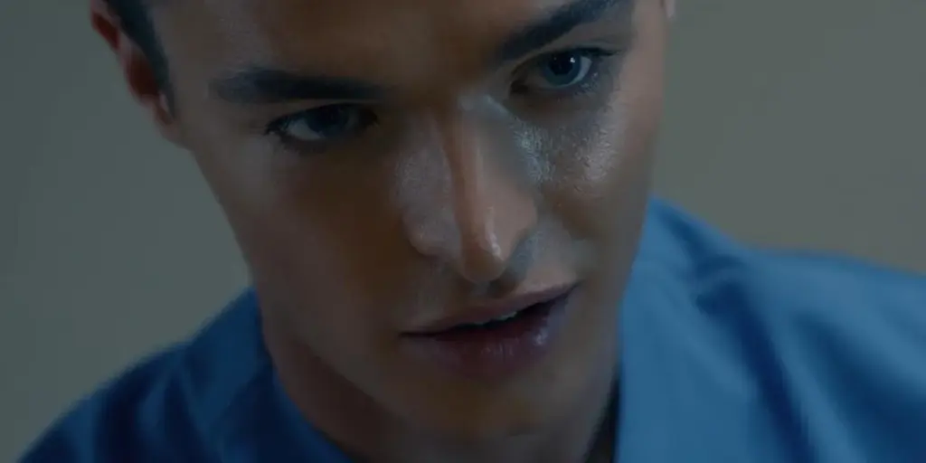 映画『サブスタンス』キャスト｜ロビン・グリア(男性看護師役)