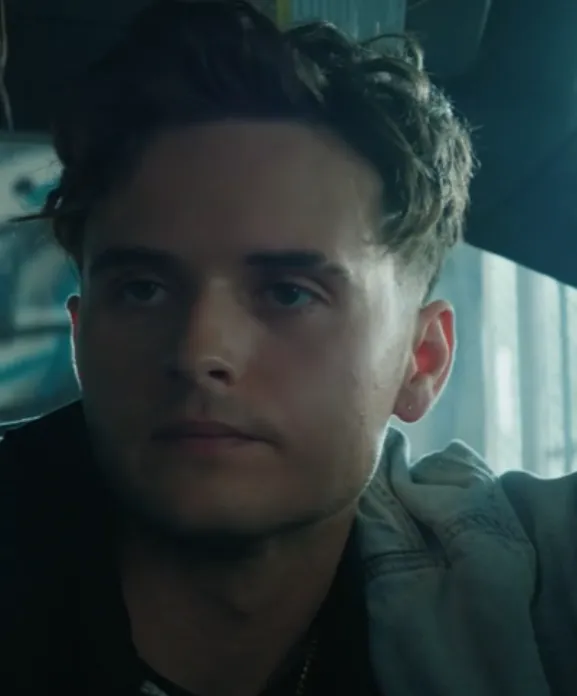 Prime Videoオリジナルドラマ『56日間』キャスト｜ディラン・コルトン(ライナス・フィンチ役)