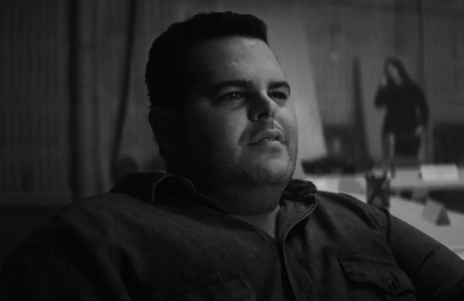 MCUドラマ『ワンダーマン』キャスト|ジョシュ・ギャッド(本人役)