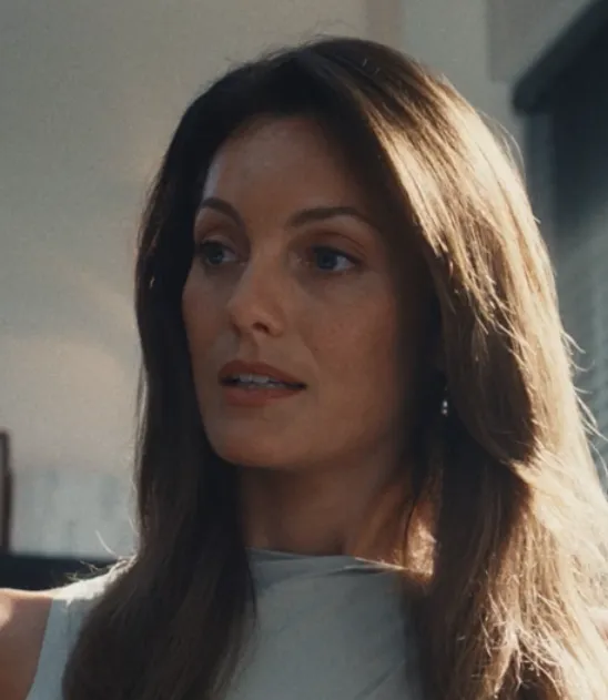 『ラブストーリー ジョン＆キャロリン』キャスト｜レイラ・ジョージ(ケリー・クライン役)