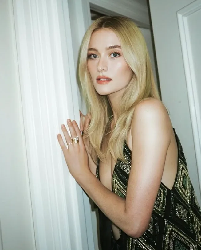 『ラブストーリー ジョン＆キャロリン』キャスト｜サラ・ピジョン(キャロリン・べセット役)