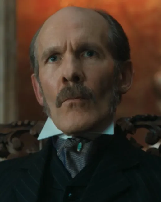 ヤング シャーロック~オックスフォード事件簿』キャスト|サイモン・ペイズリー・デイ(外務大臣役)