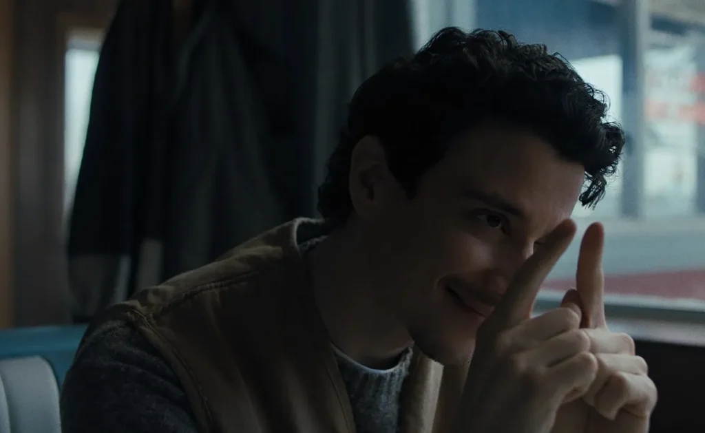 Netflix『なにかが、起きる』キャスト｜アダム・ディマルコ(ニッキー役)