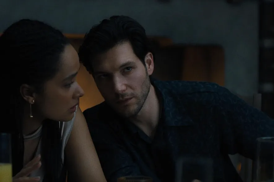 Netflix『なにかが、起きる』キャスト｜ジェフ・ウィルブッシュ(ジュールズ役)