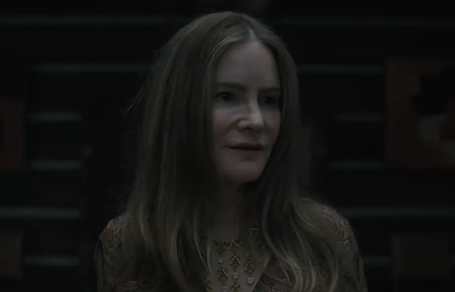 Netflix『なにかが、起きる』キャスト｜ジェニファー・ジェイソン・リー(ヴィクトリア役)