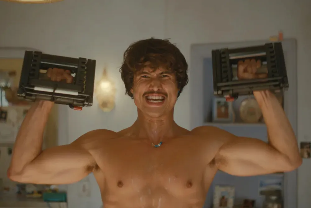 『BEEF／ビーフ シーズン2』 キャスト｜チャールズ・メルトン(オースティン・デイヴィス役)