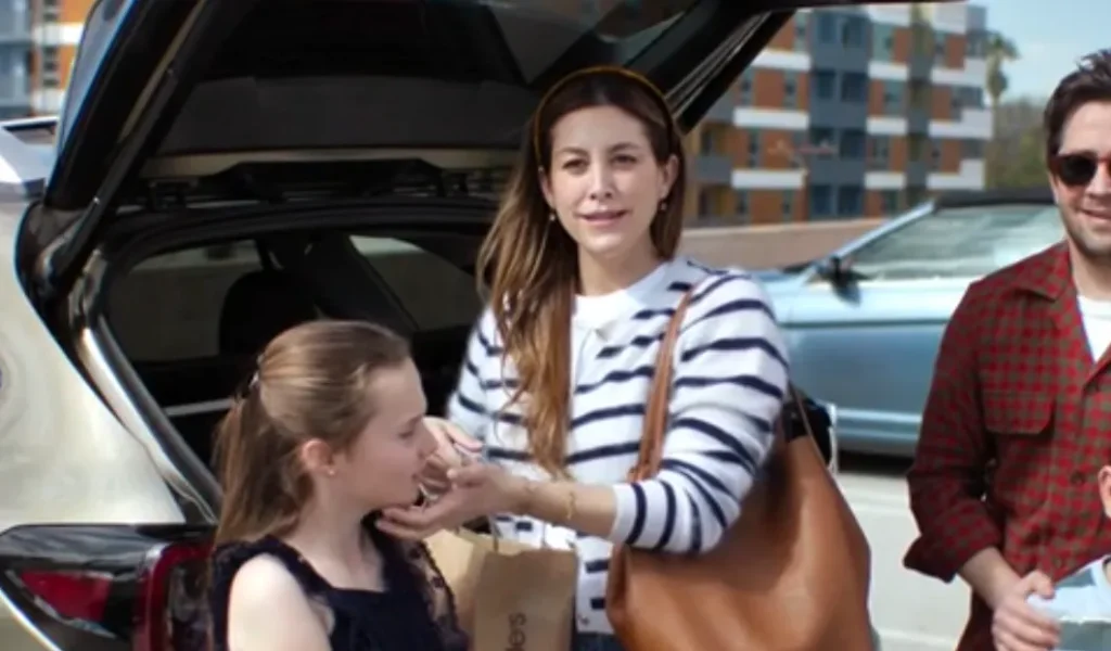 Apple TV『マーゴのマネートラブル』キャスト|ケイトリン・マクギール(サラ・ゲーブル役)